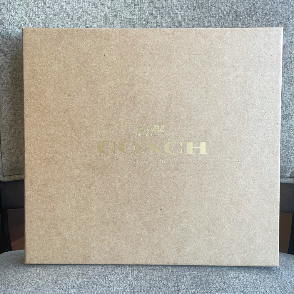 NWT！COACH Signature Metallic Oblong Scarf Gift Box（COACH CO083） - Picture 4 of 4